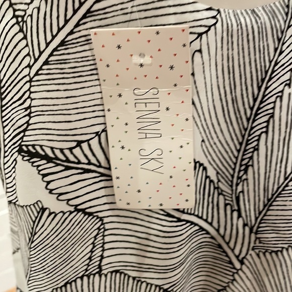 (2/$20) NWT Sienna Sky B+W Camisole L - Picture 3 of 9